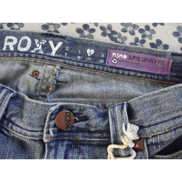 Roxy Jr Sz 3 Pismo Super Skinny Fit Skycraper Studs Jeans sandblasted desttoyed - Picture 7 of 11